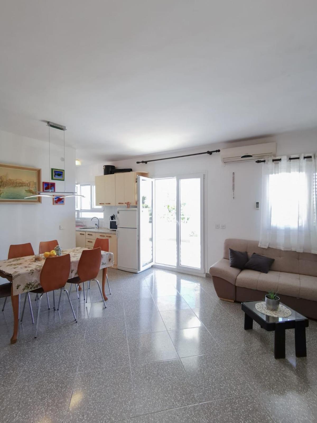 Apartments By The Sea Mimice, Omis - 14230 Zimmer foto